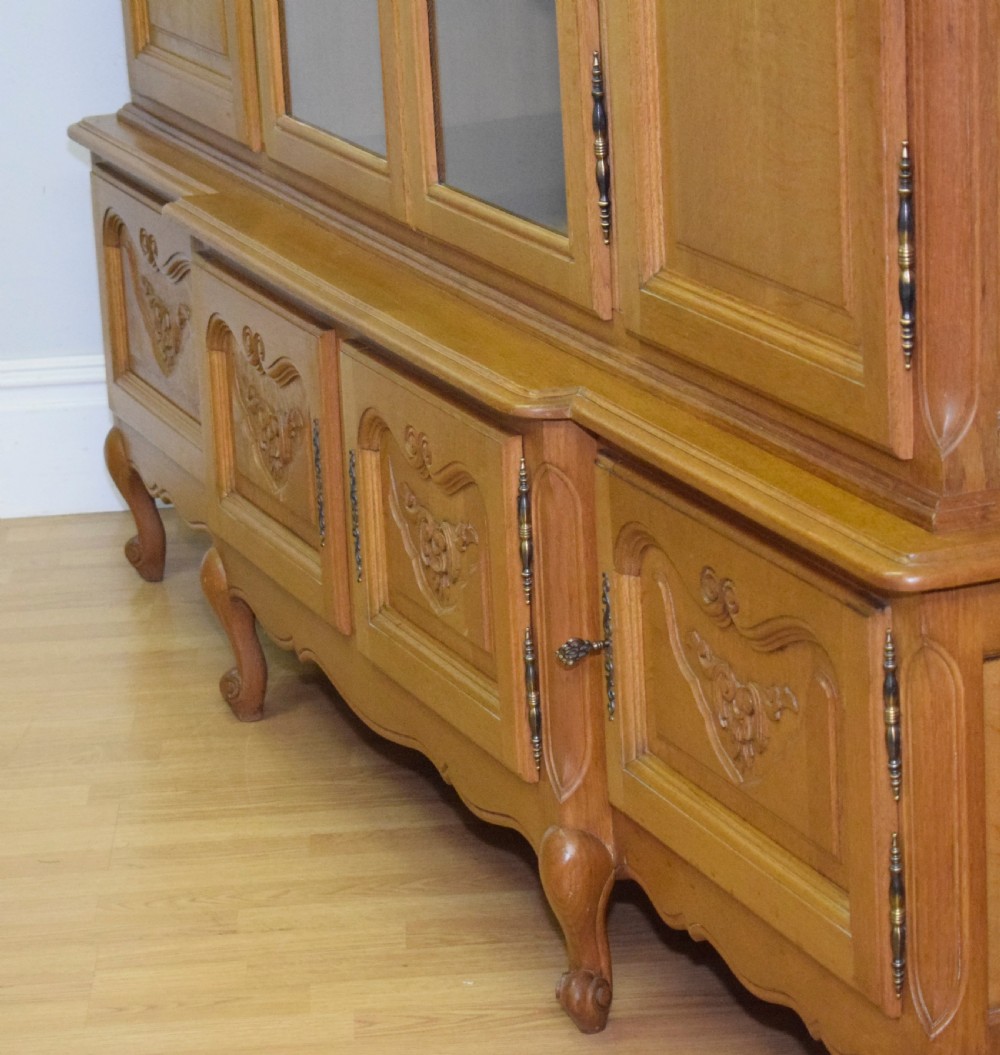 Early 20th Century Oak Display Cabinet View XVI