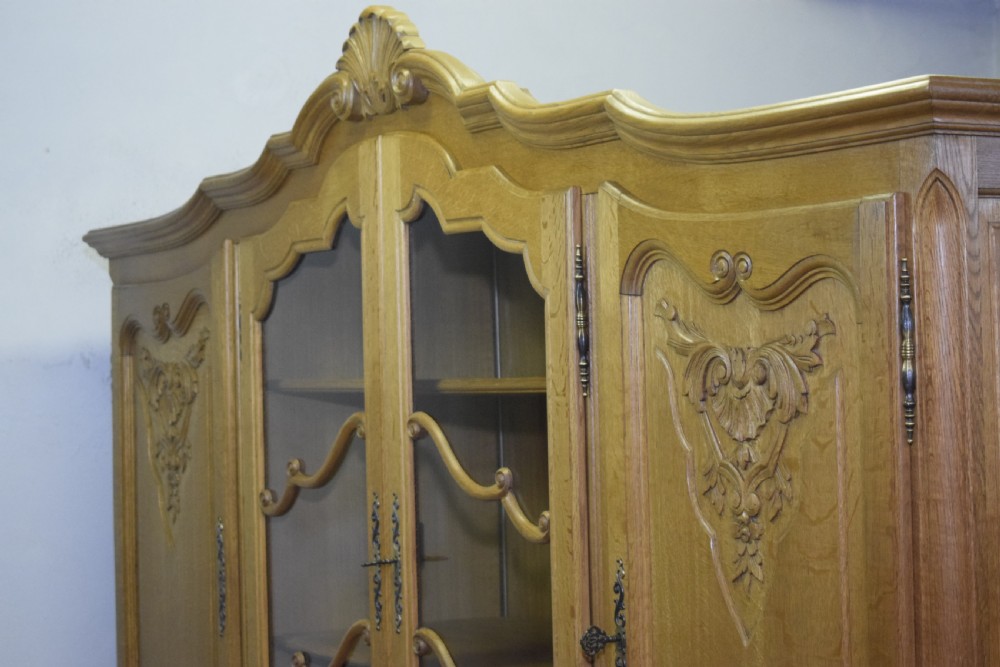 Early 20th Century Oak Display Cabinet View XVII