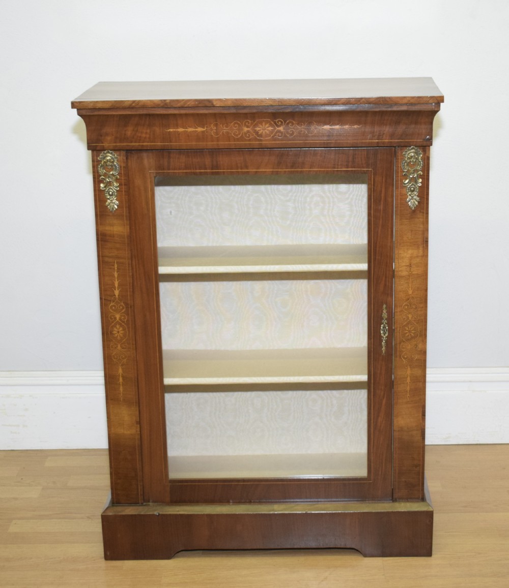 Antique English Victorian Pier Cabinet in Walnut (Circa 1850's)