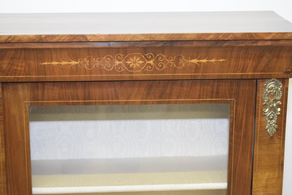 Antique English Victorian Pier Cabinet in Walnut (Circa 1850's) View XVIII