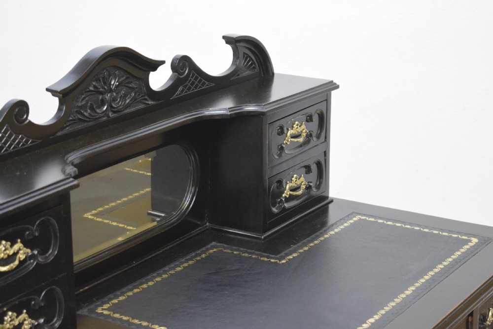  Victorian Desk / Writing Table View V