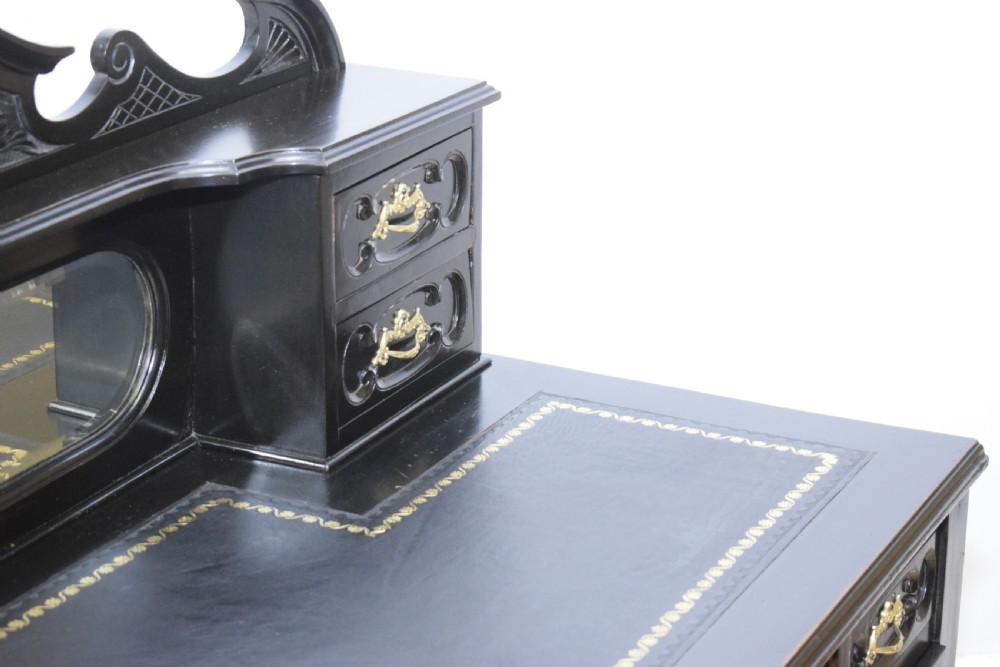  Victorian Desk / Writing Table View VI