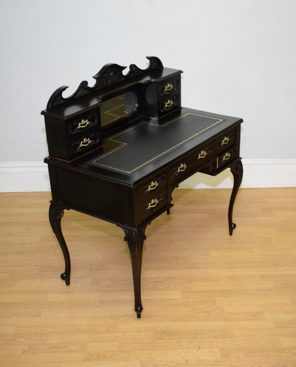  Victorian Desk / Writing Table View IX