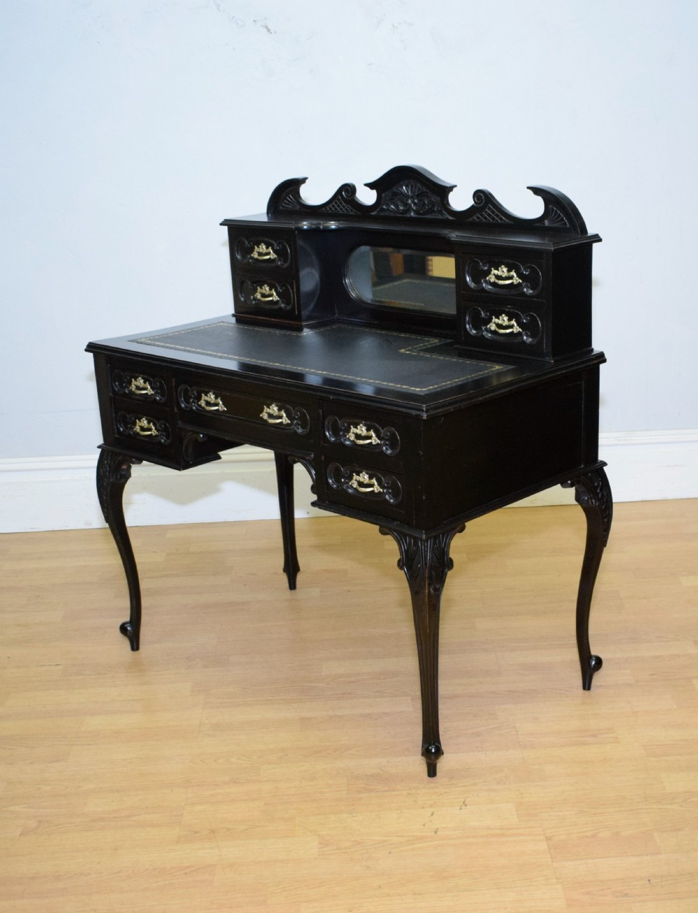  Victorian Desk / Writing Table View XIV