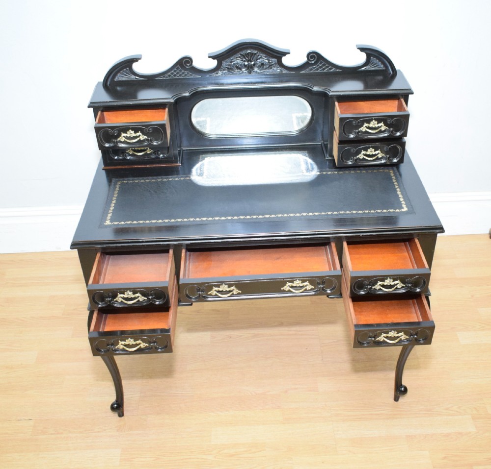 Victorian Desk / Writing Table View XVI