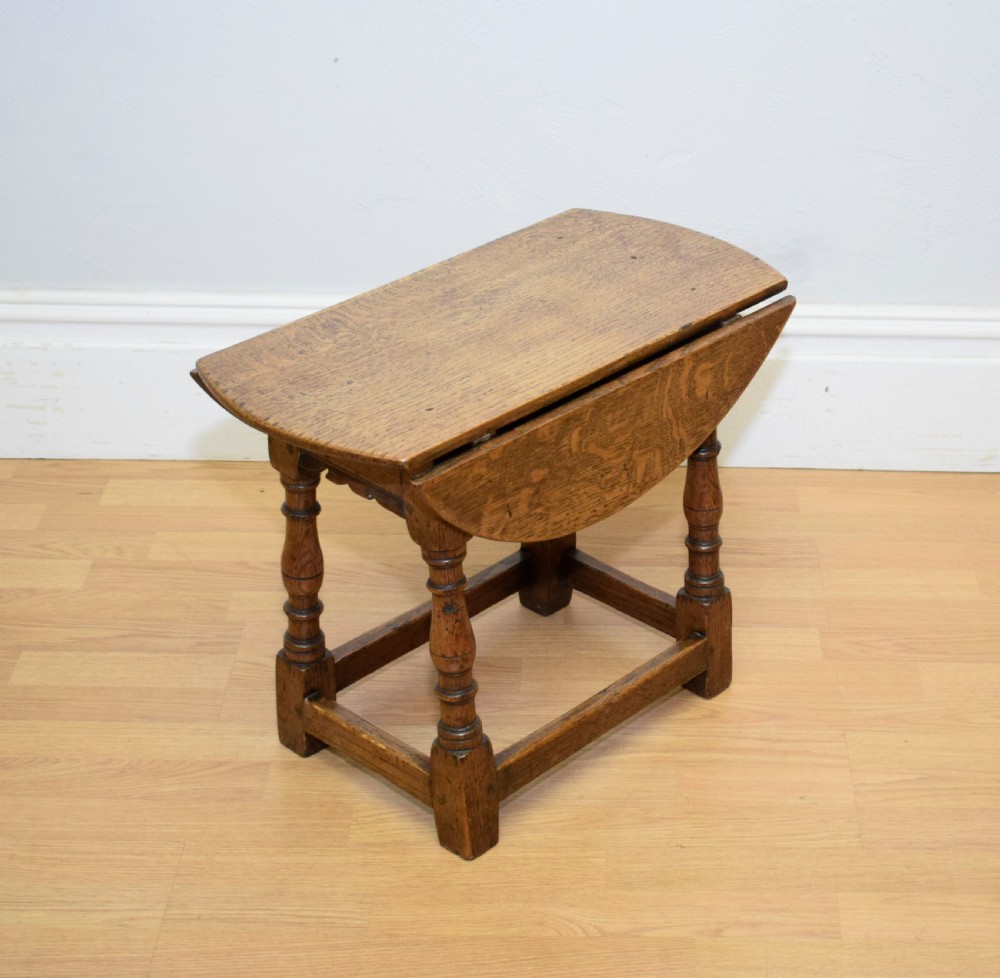 Early 20th Century Oak Lamp Table