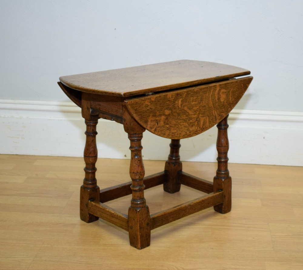 Early 20th Century Oak Lamp Table View III