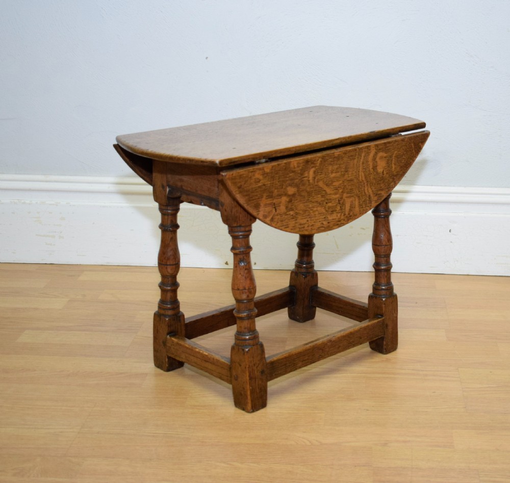 Early 20th Century Oak Lamp Table View IV