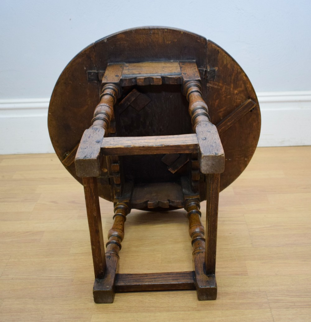 Early 20th Century Oak Lamp Table View XIII