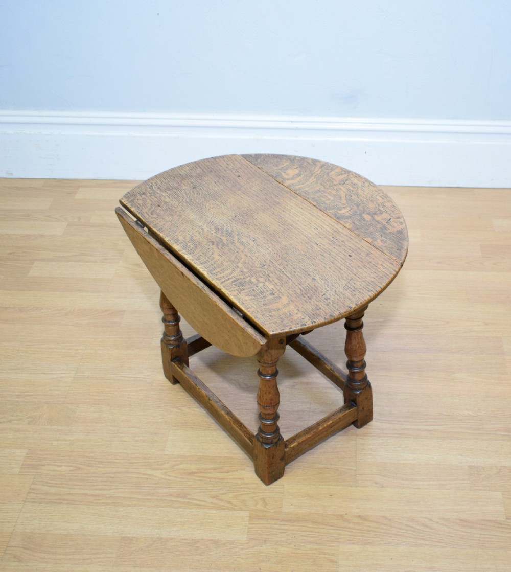 Early 20th Century Oak Lamp Table View XIV