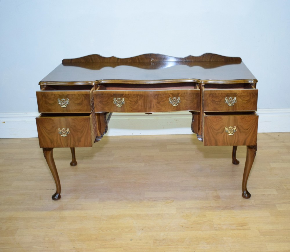 Early 20th Century Walnut Desk View X