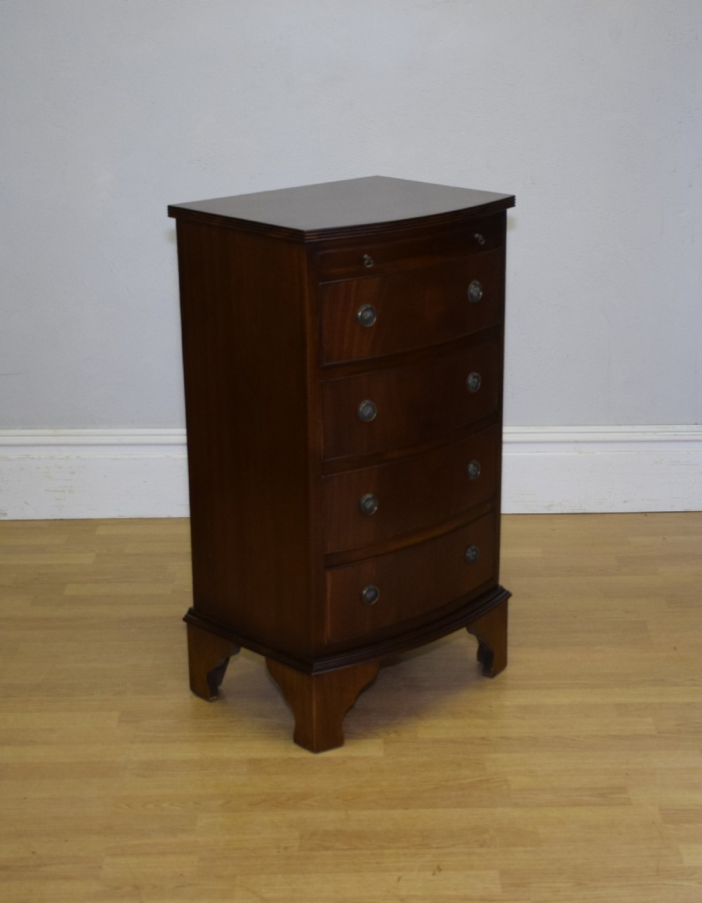 Early 20th Century Chest View IV