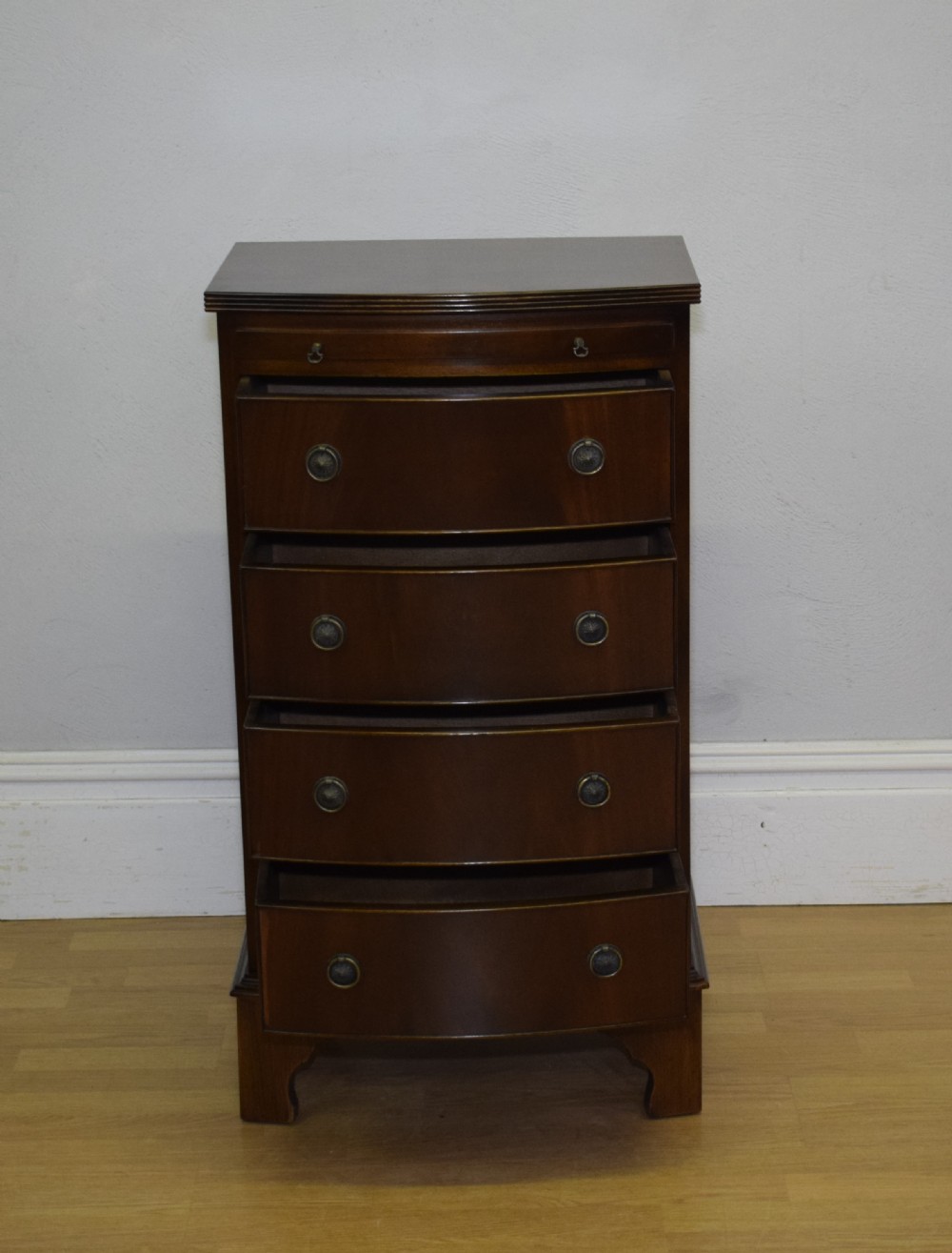 Early 20th Century Chest View VII
