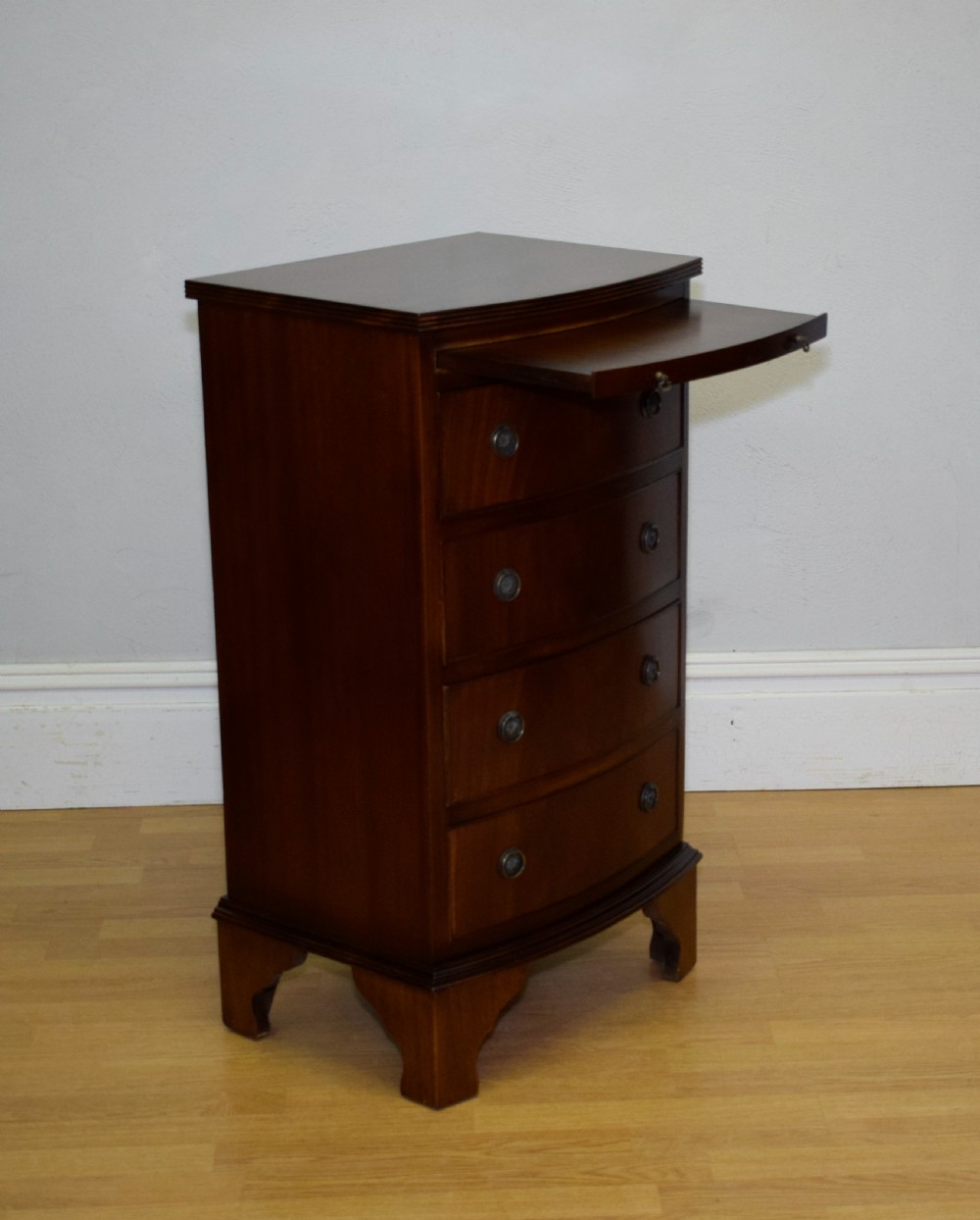 Early 20th Century Chest View XI