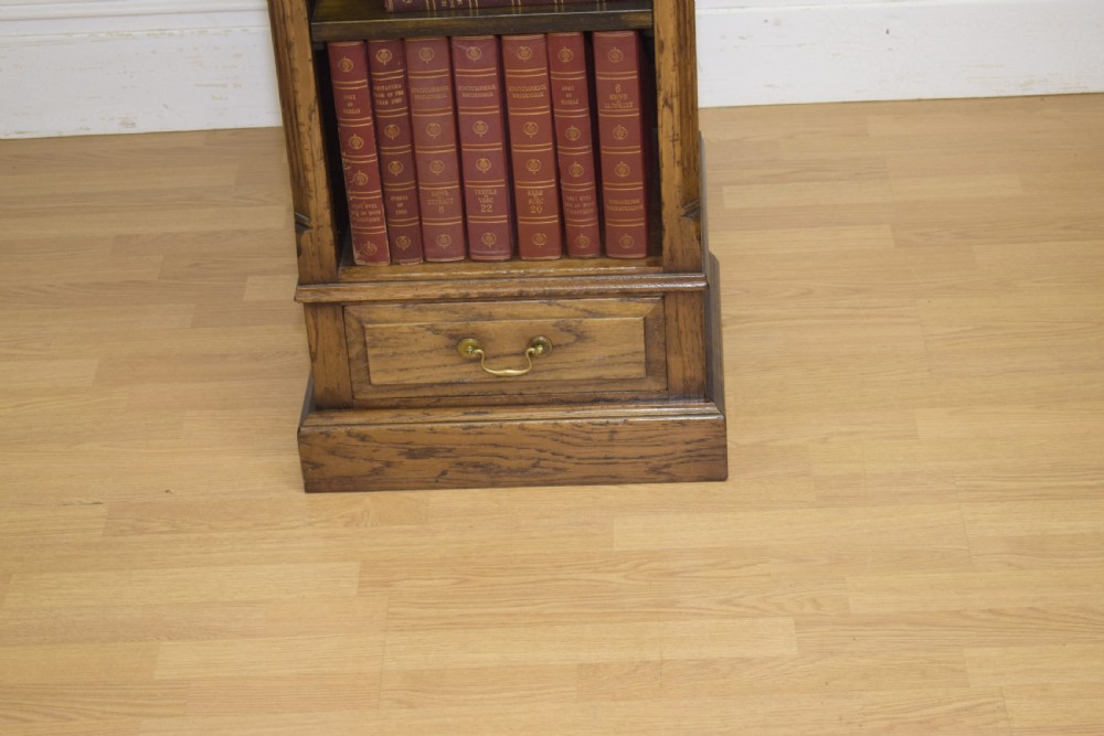Early 20th Century Oak Bookcase View VIII