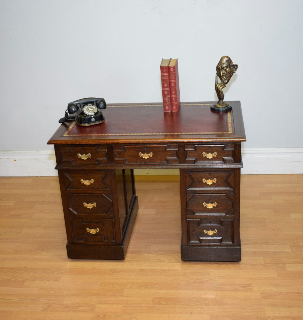 Early 20th Century Oak Desk View IV