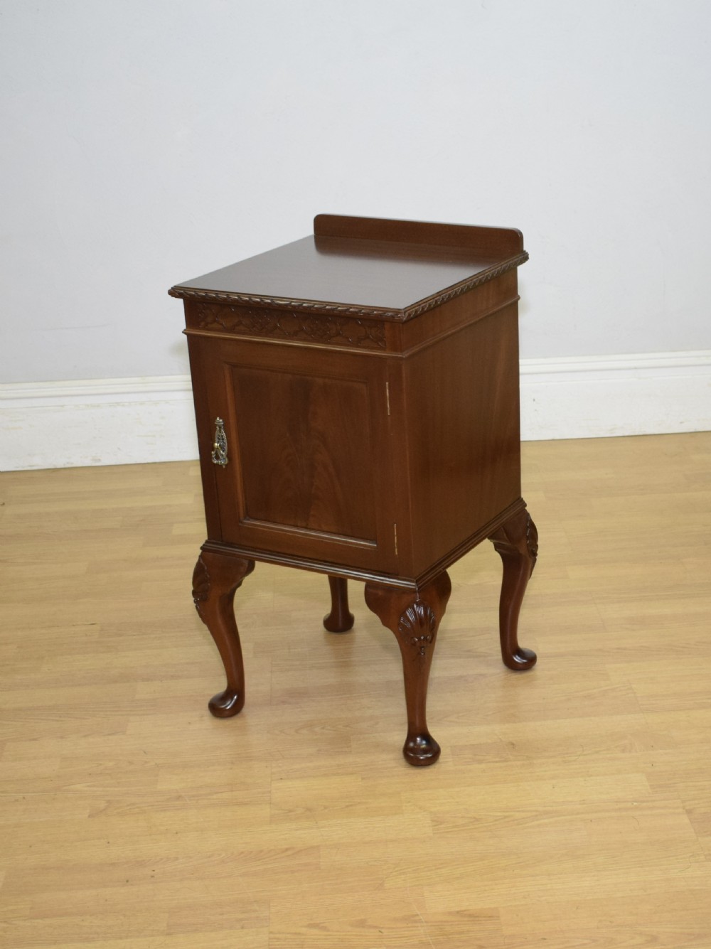 Early 20th Century Bedside Cabinet View IX