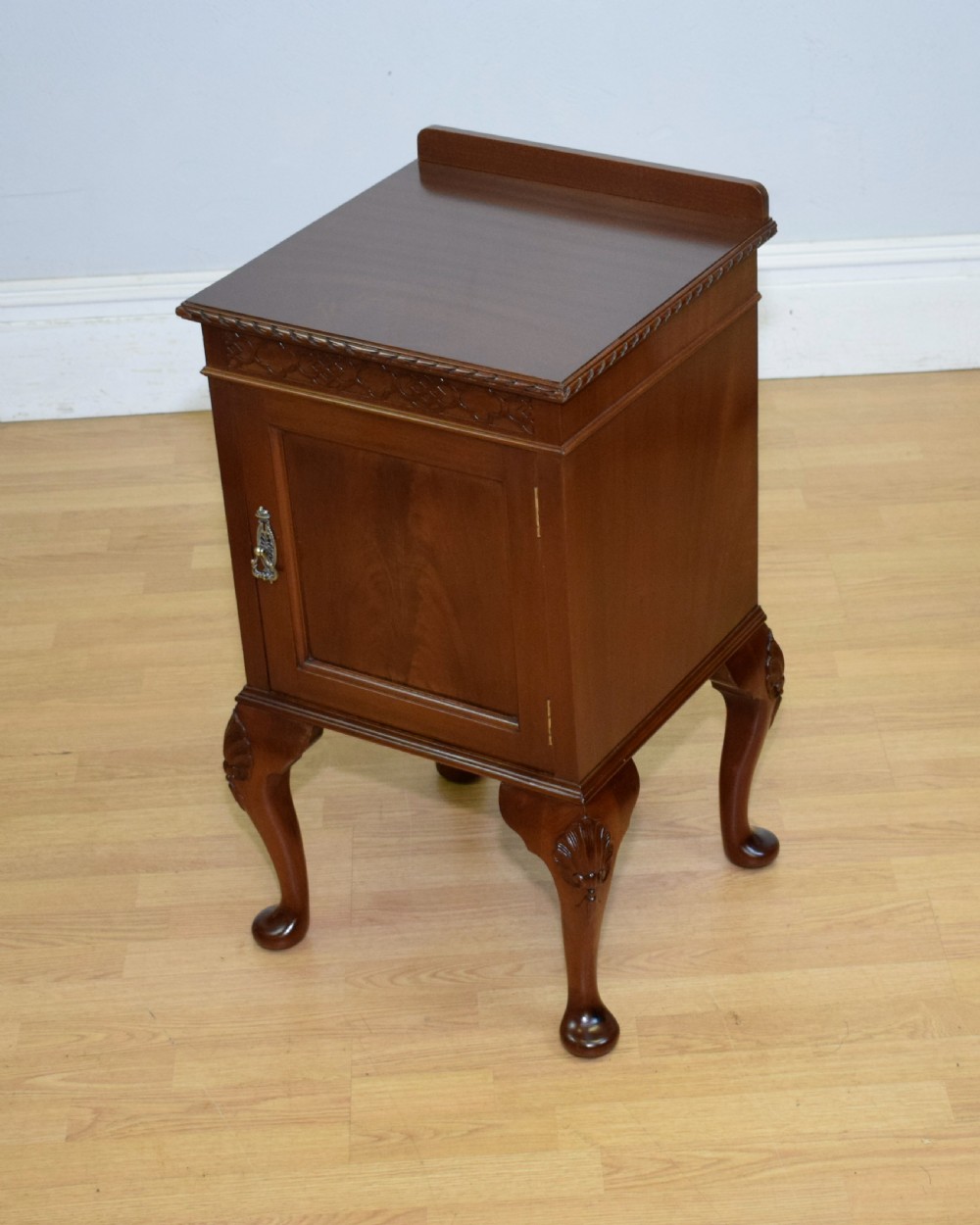 Early 20th Century Bedside Cabinet View XIII
