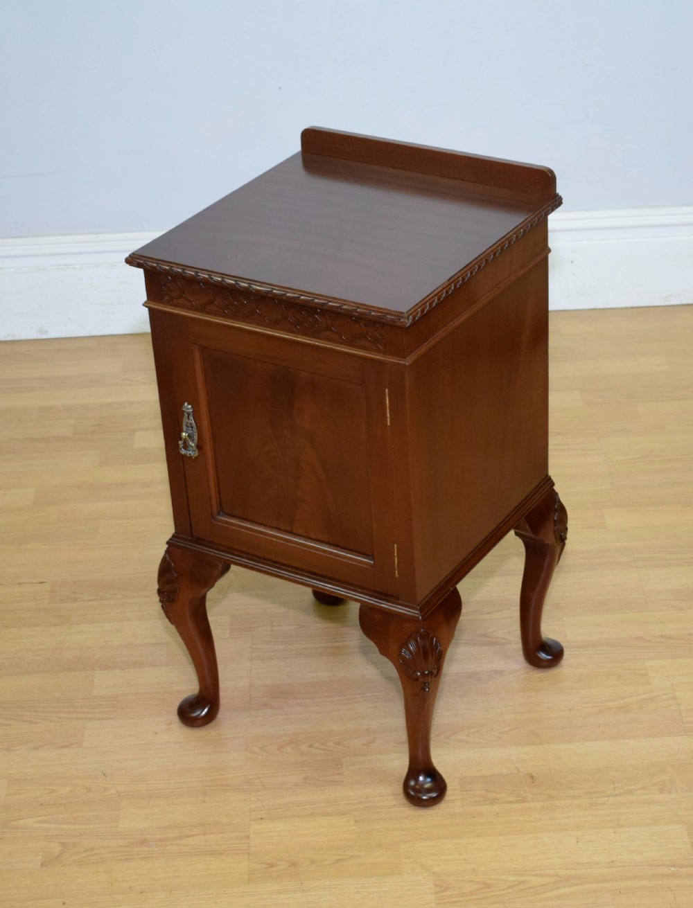 Early 20th Century Bedside Cabinet View XIV