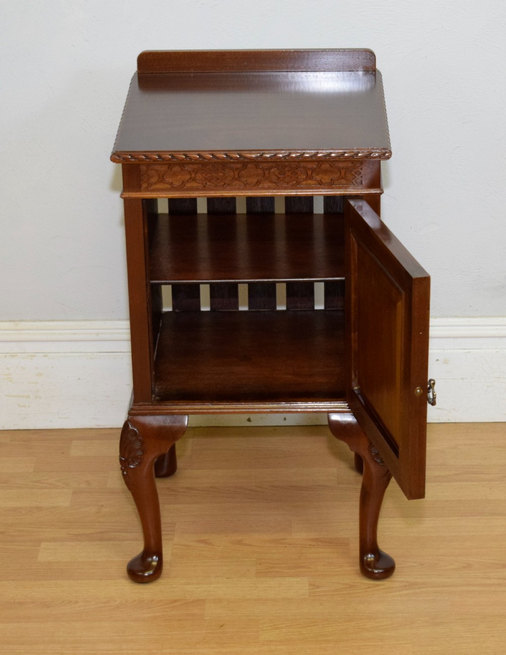 Early 20th Century Bedside Cabinet View XV