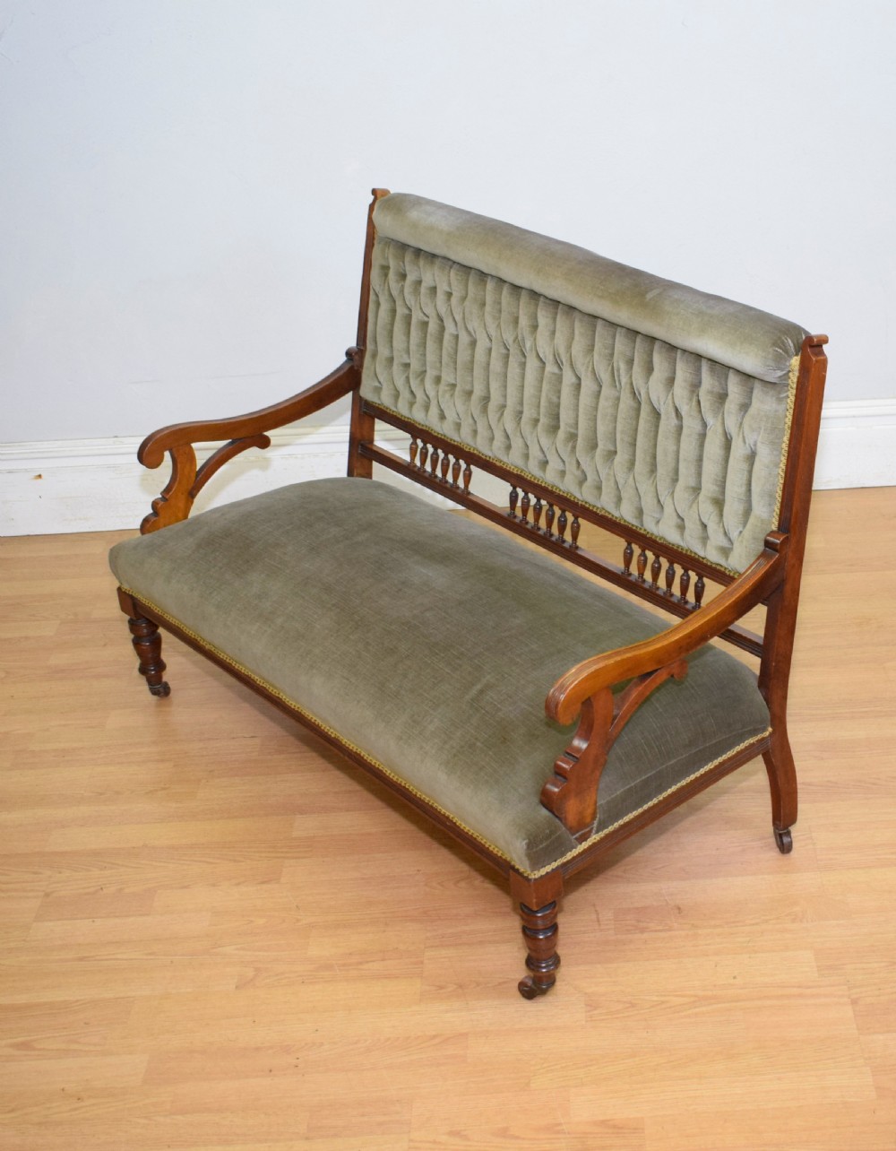 Victorian Walnut Couch View XIII