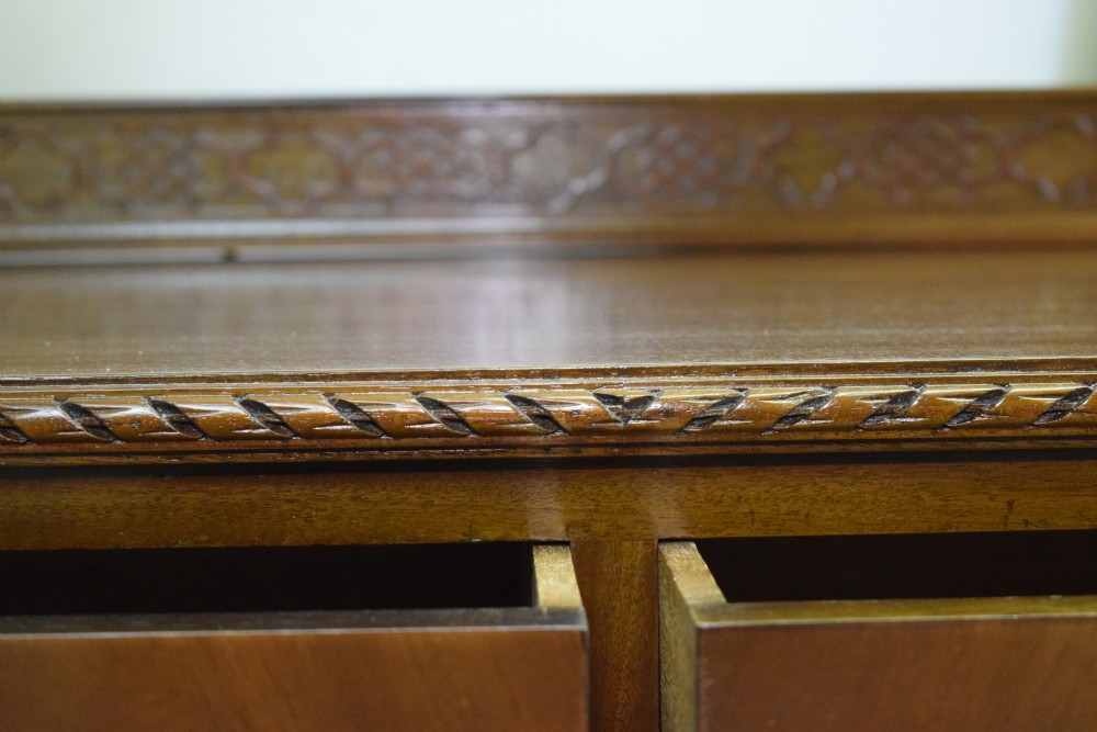 Dressing Table in Mahogany Early 20th Century  View XXIV