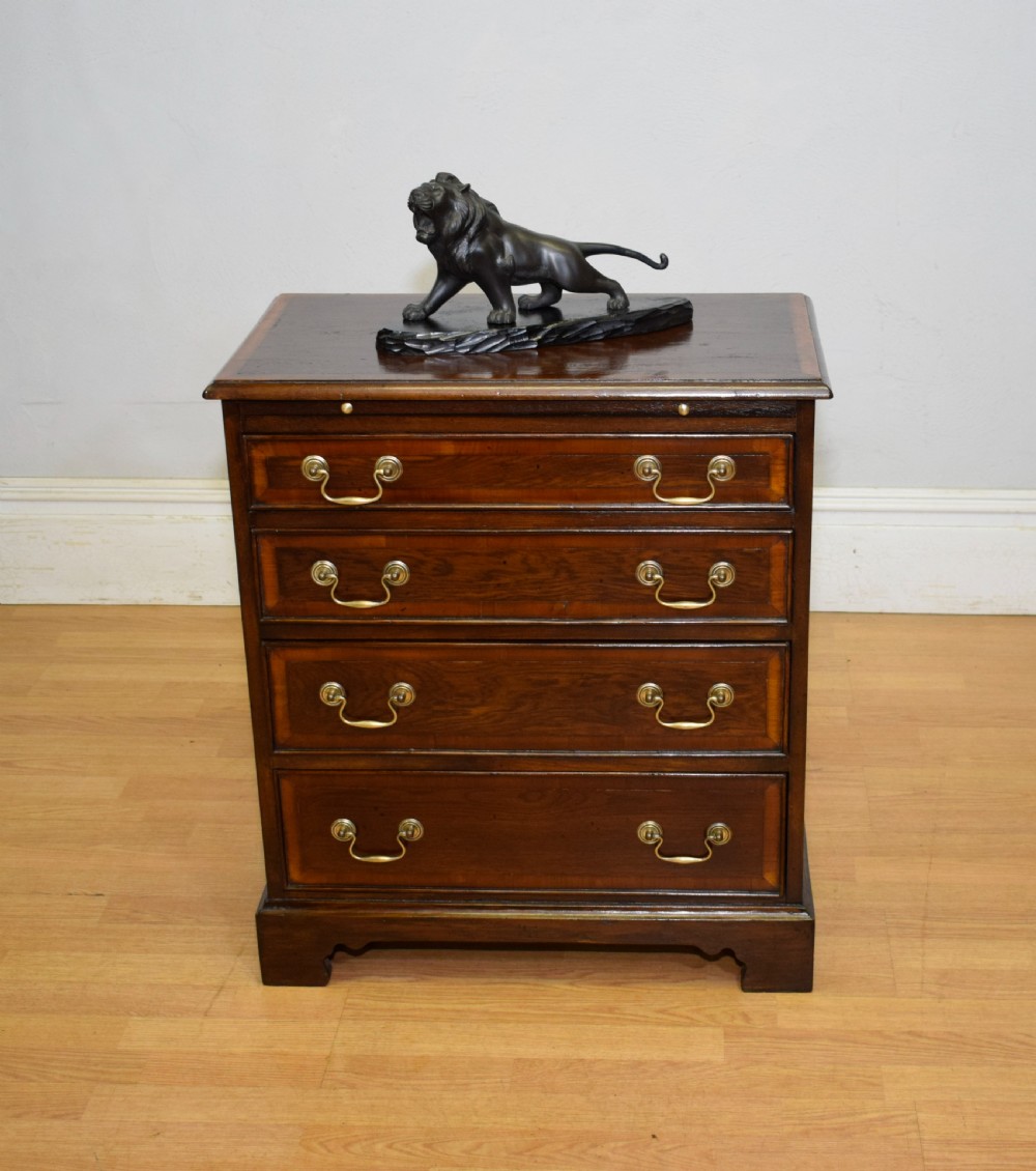 
Bachelor's Chest of Drawers View III
