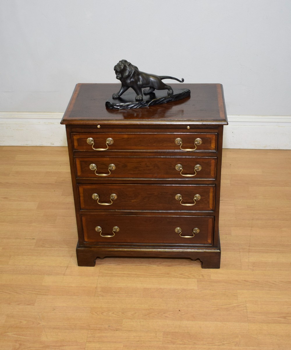 
Bachelor's Chest of Drawers View V