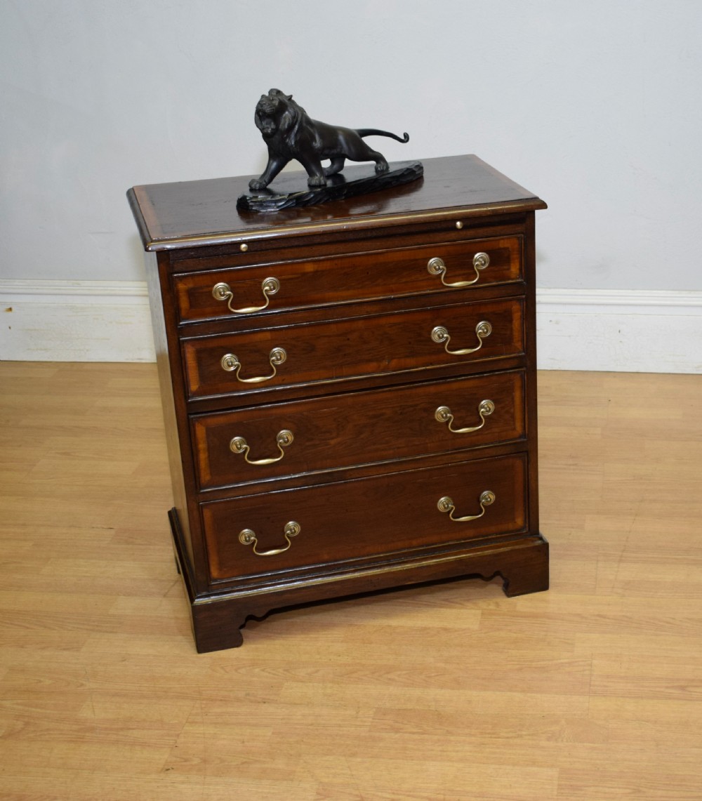 
Bachelor's Chest of Drawers View VII