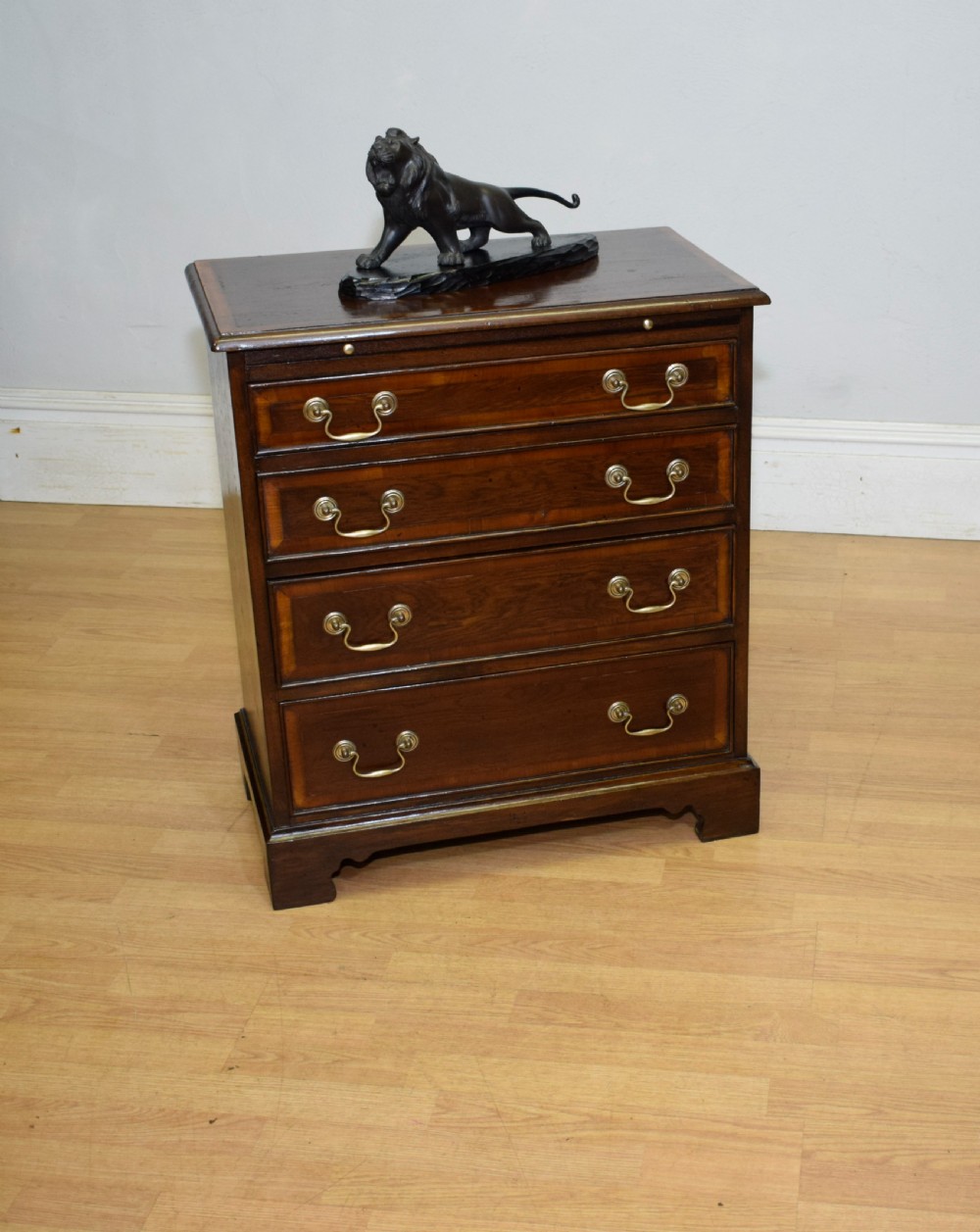 
Bachelor's Chest of Drawers View VIII