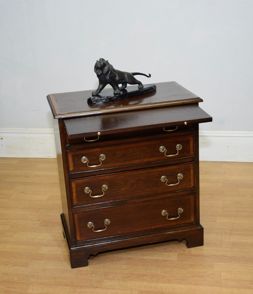 
Bachelor's Chest of Drawers View XII