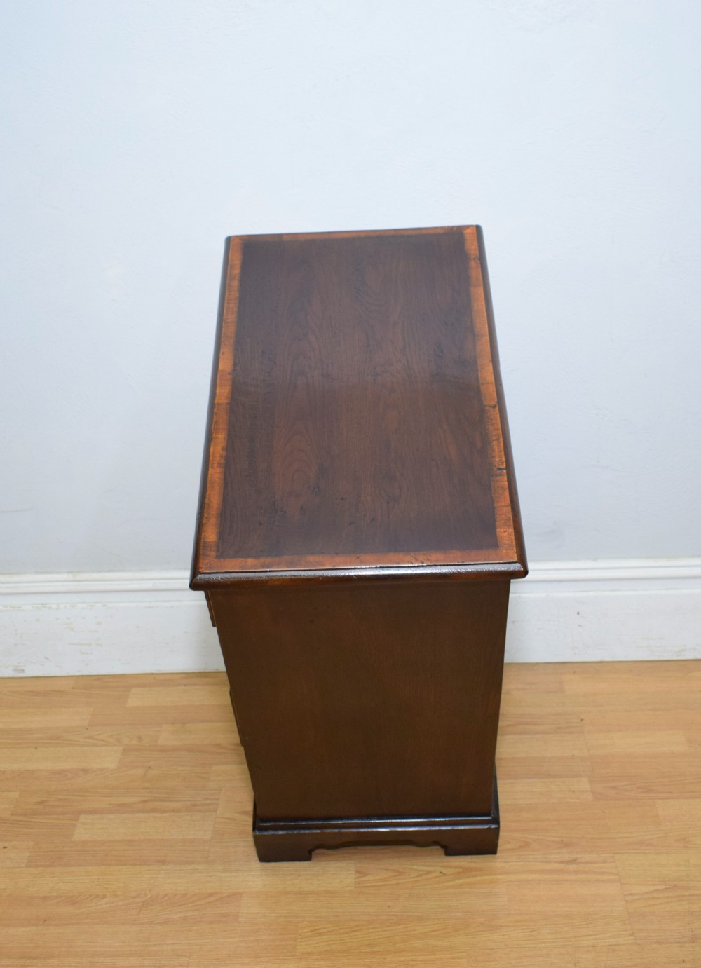 
Bachelor's Chest of Drawers View XVI