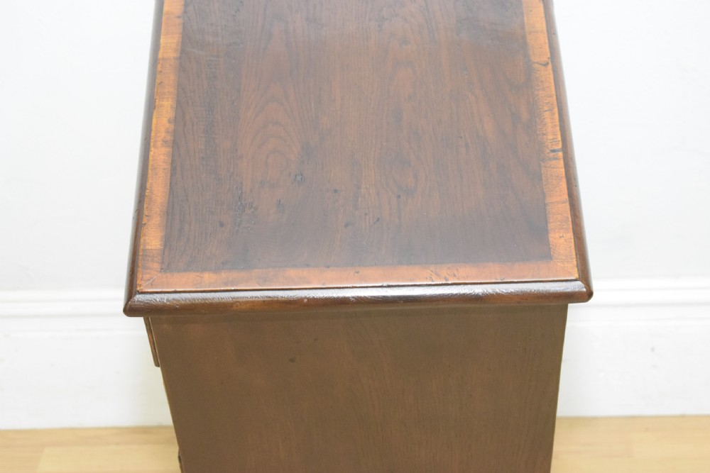 
Bachelor's Chest of Drawers View XVII