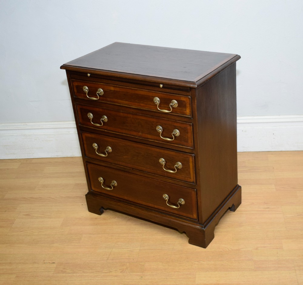 
Bachelor's Chest of Drawers View XVIII