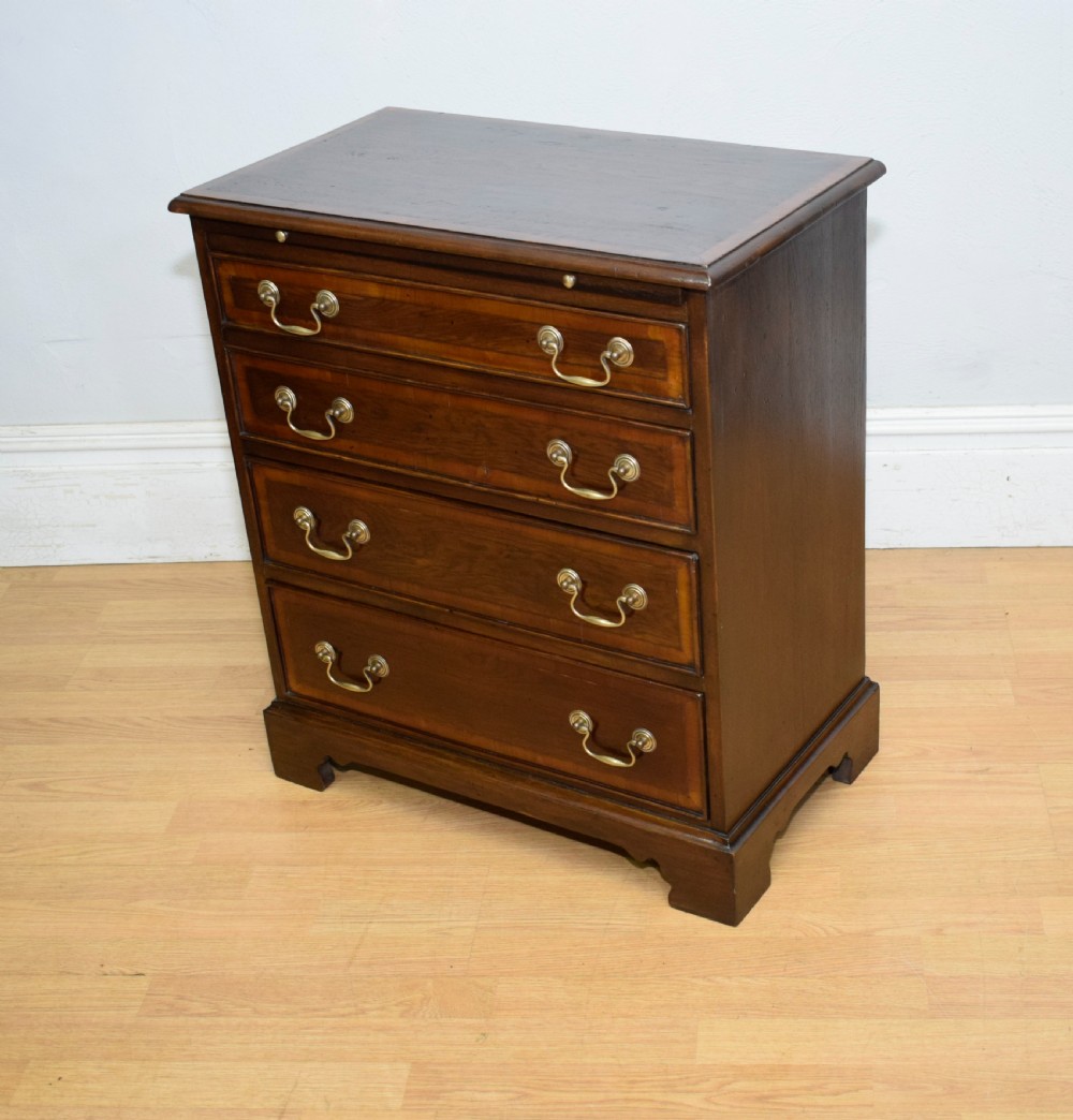 
Bachelor's Chest of Drawers View XIX