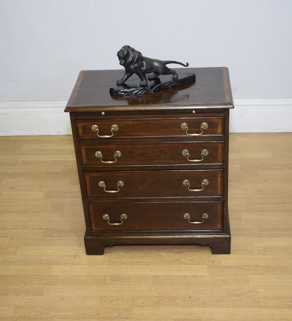 
Bachelor's Chest of Drawers