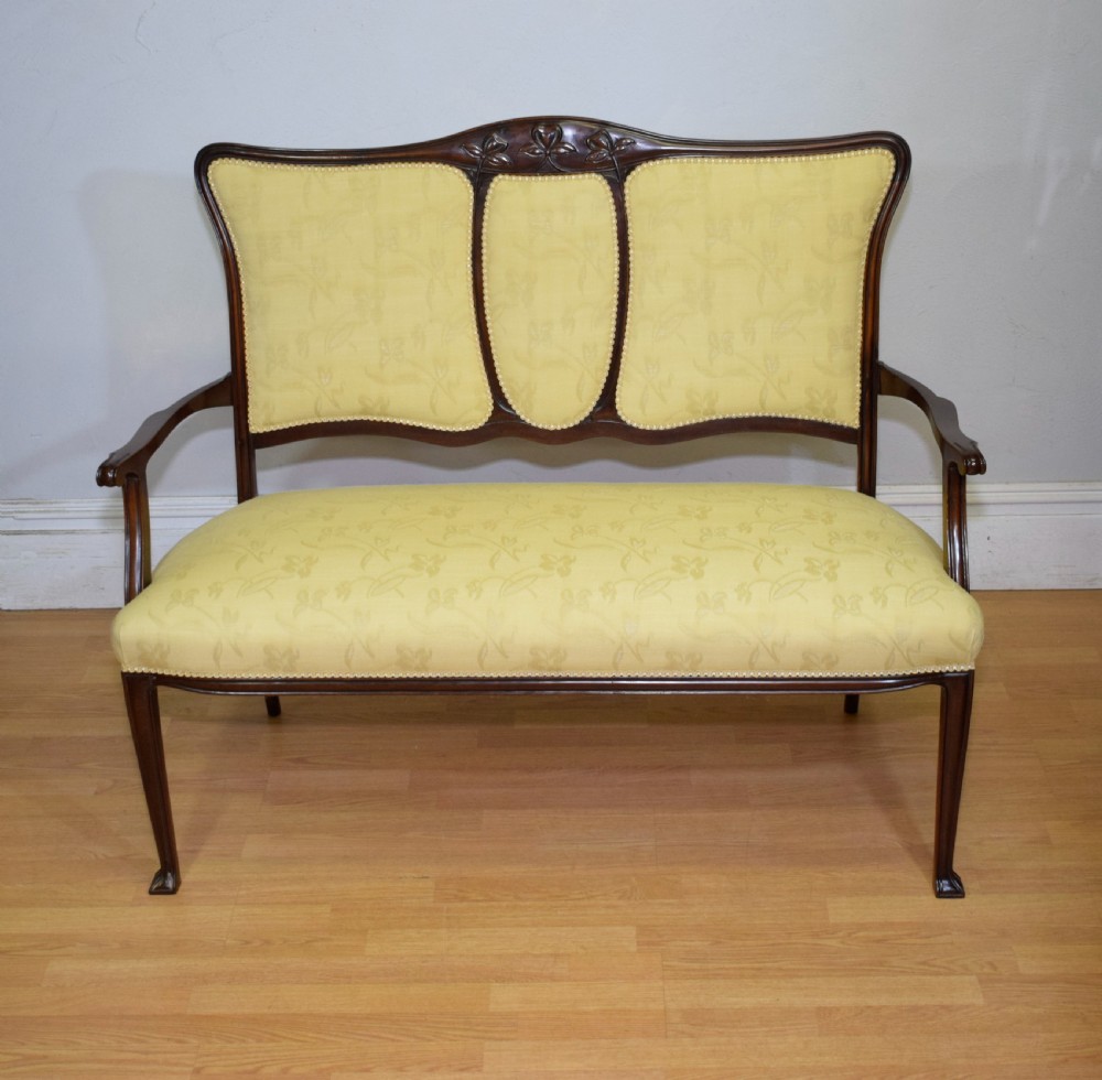 Victorian Couch, Settee Art Nouveau