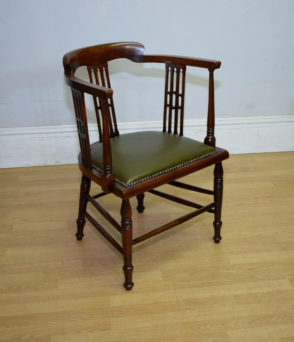  Victorian Tub Chair View II
