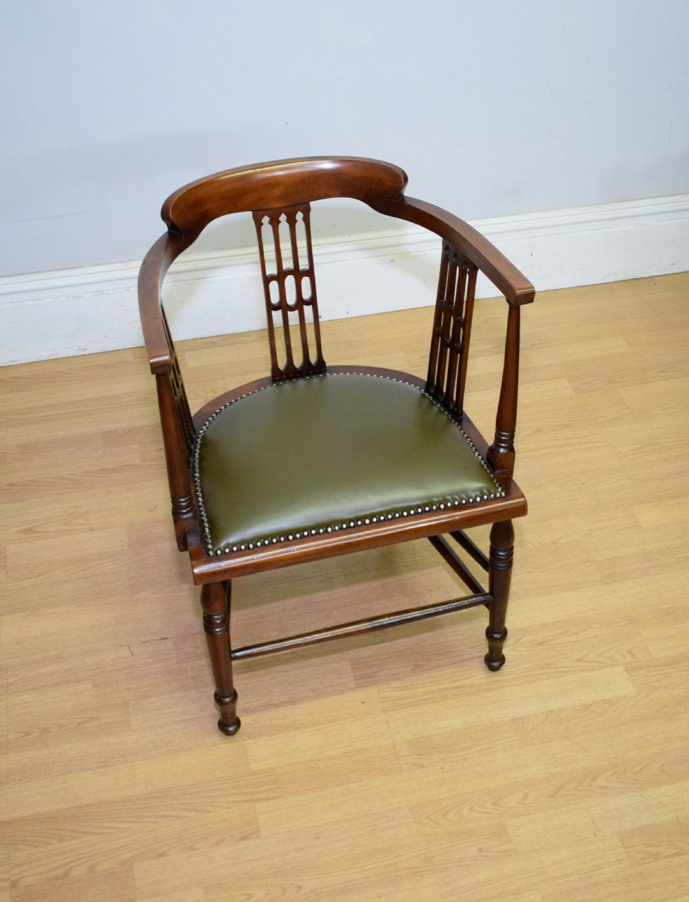  Victorian Tub Chair View III