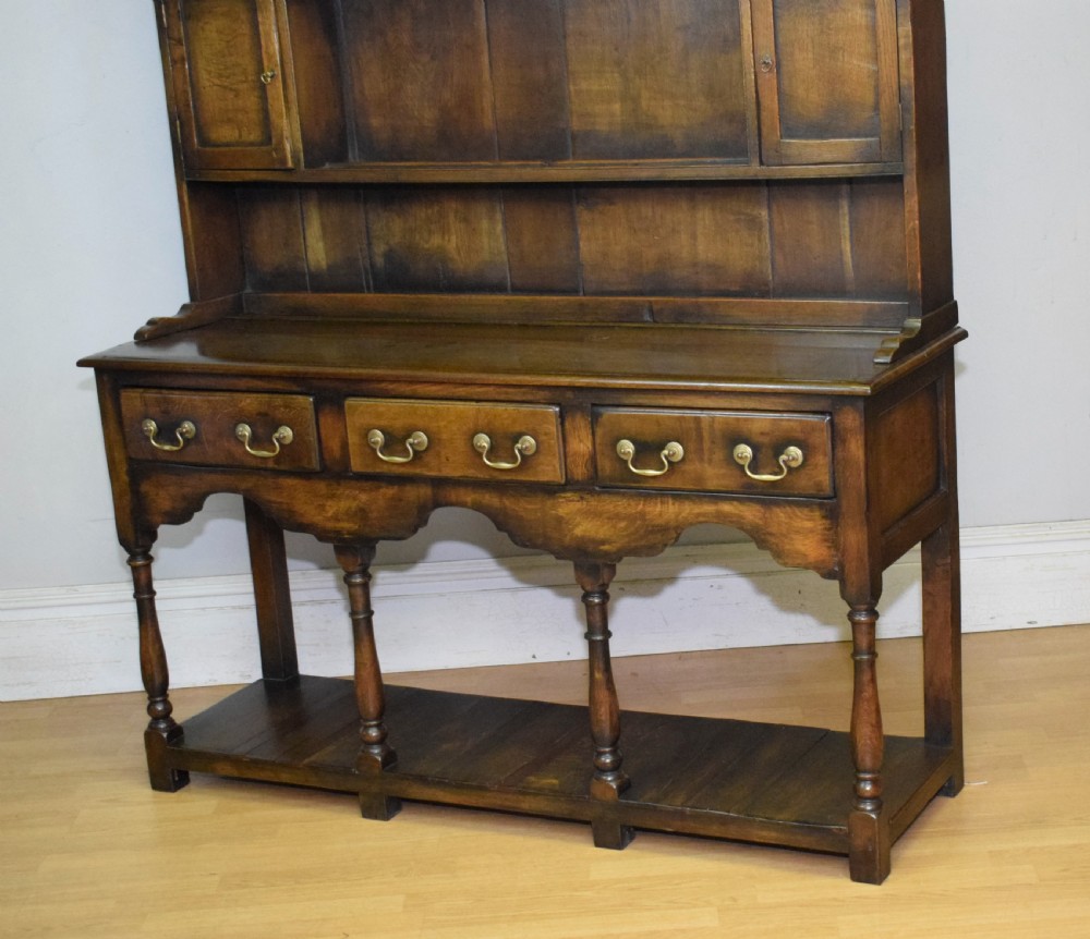 Early 20th Century Oak Dresser & Rack View XVII