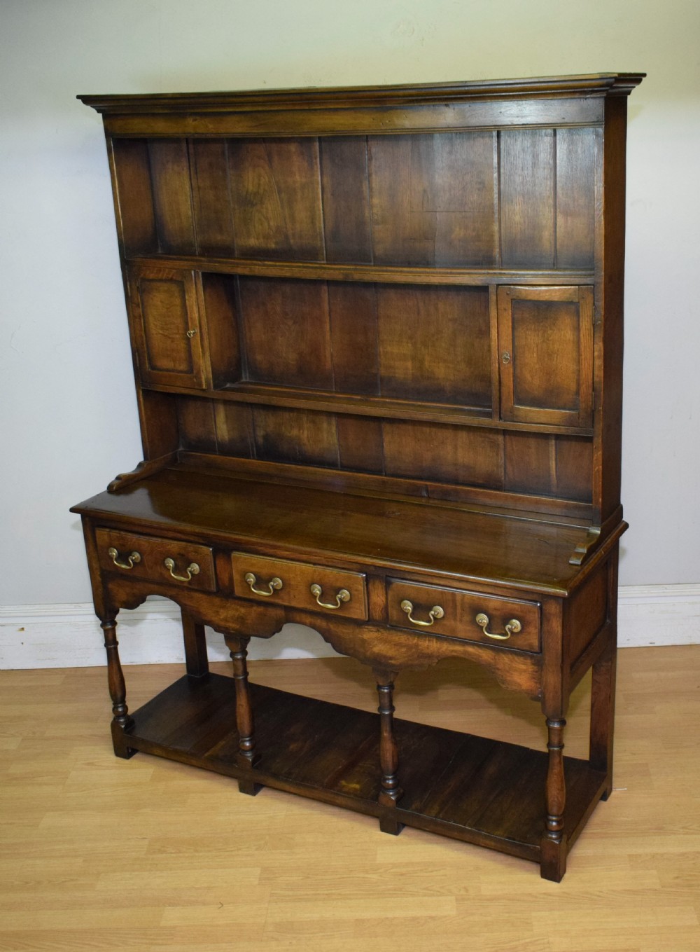 Early 20th Century Oak Dresser & Rack View XVIII