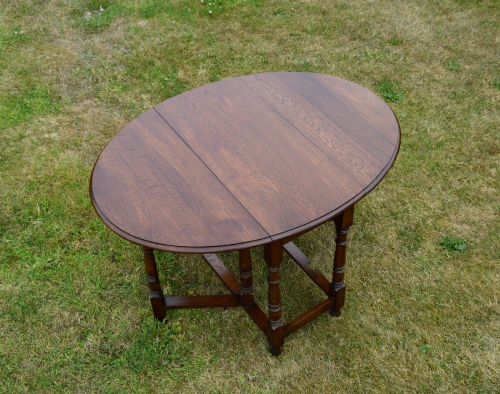 Early 20th Century Oak Dining Table View II