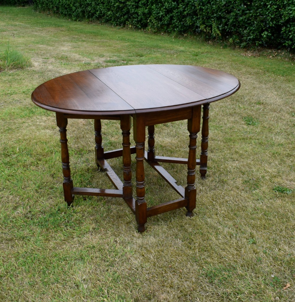 Early 20th Century Oak Dining Table View III