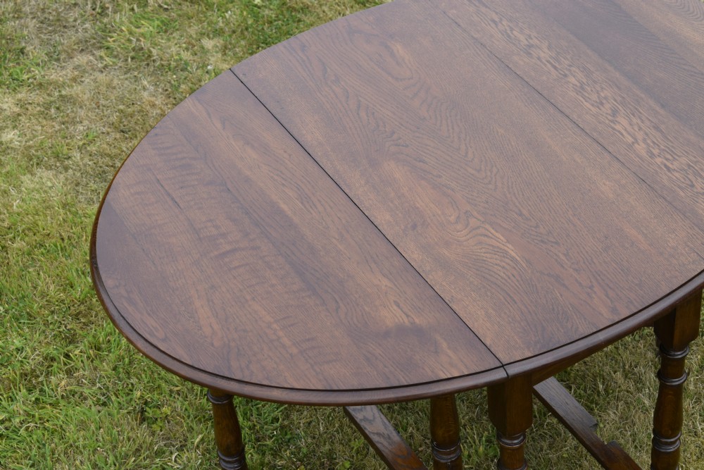 Early 20th Century Oak Dining Table View VII