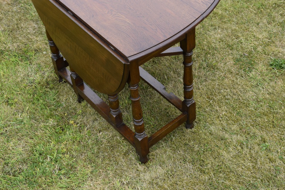 Early 20th Century Oak Dining Table View X