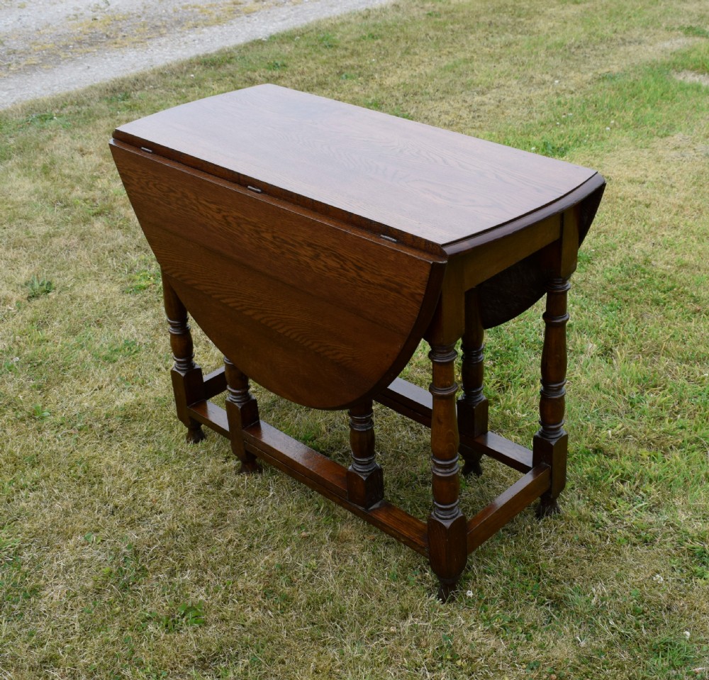 Early 20th Century Oak Dining Table View XIII