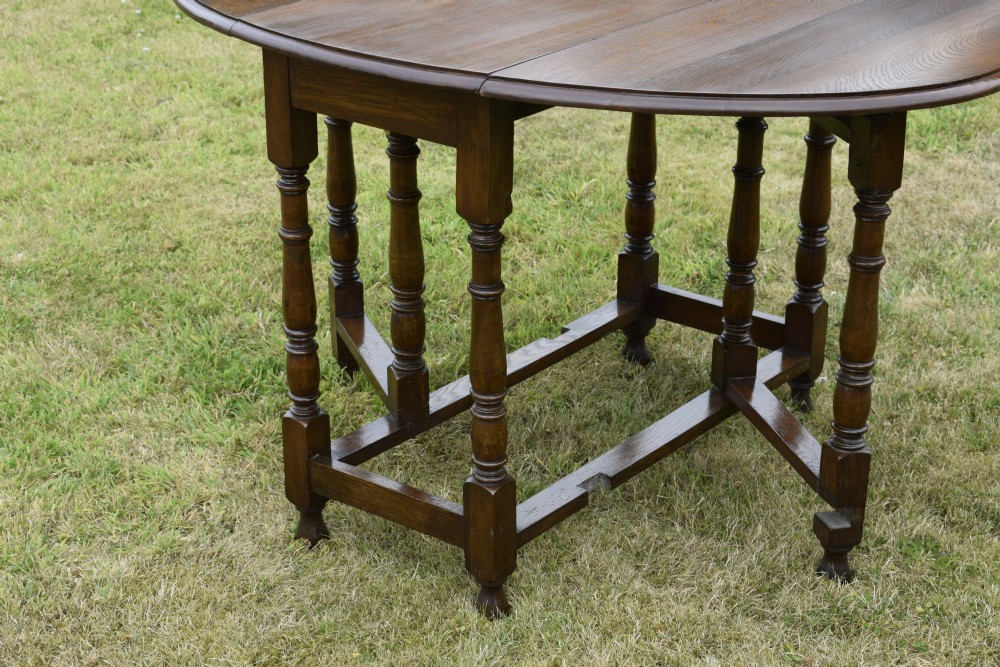 Early 20th Century Oak Dining Table View XIV