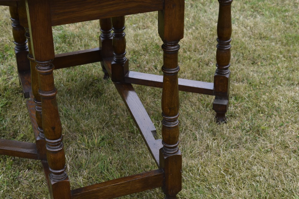 Early 20th Century Oak Dining Table View XVIII