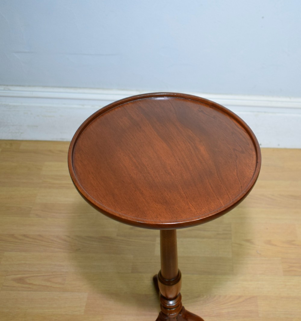 Tripod Table / Wine Table View IV
