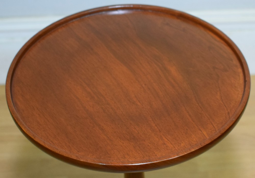 Tripod Table / Wine Table View V